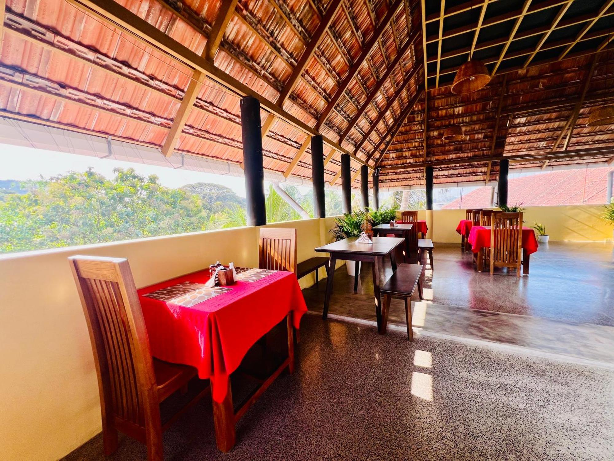 Seacoast Inn Fortkochi Fort Kochi Екстериор снимка